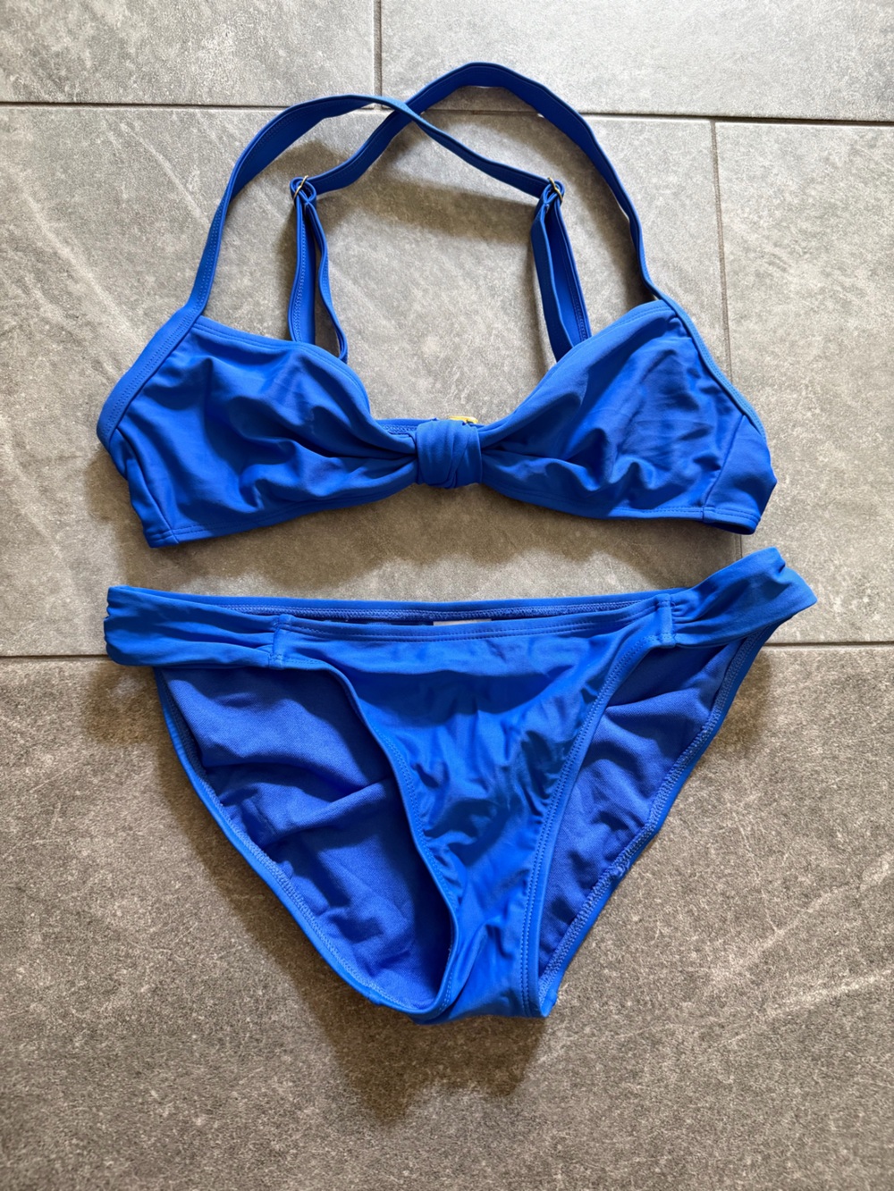 Blue bikini - Picture 6 of 10